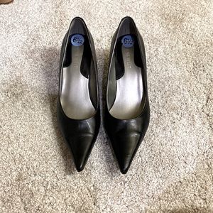 Nine West. Black leather heel.